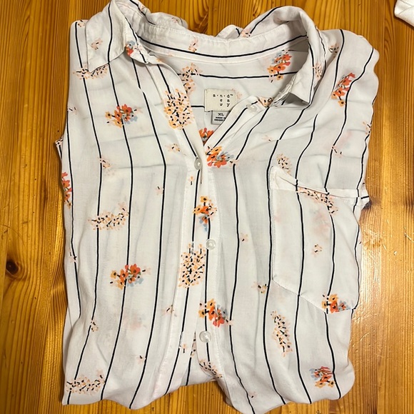 Beautiful Blouse - Picture 1 of 4